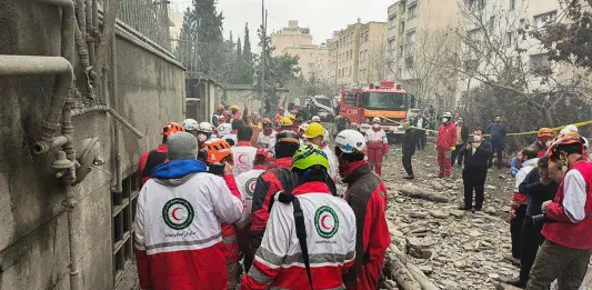 Raid israeliani su Teheran, uccisi il capo del Consiglio di Difesa Larijani e il leader delle guardie paramilitari Soleimani