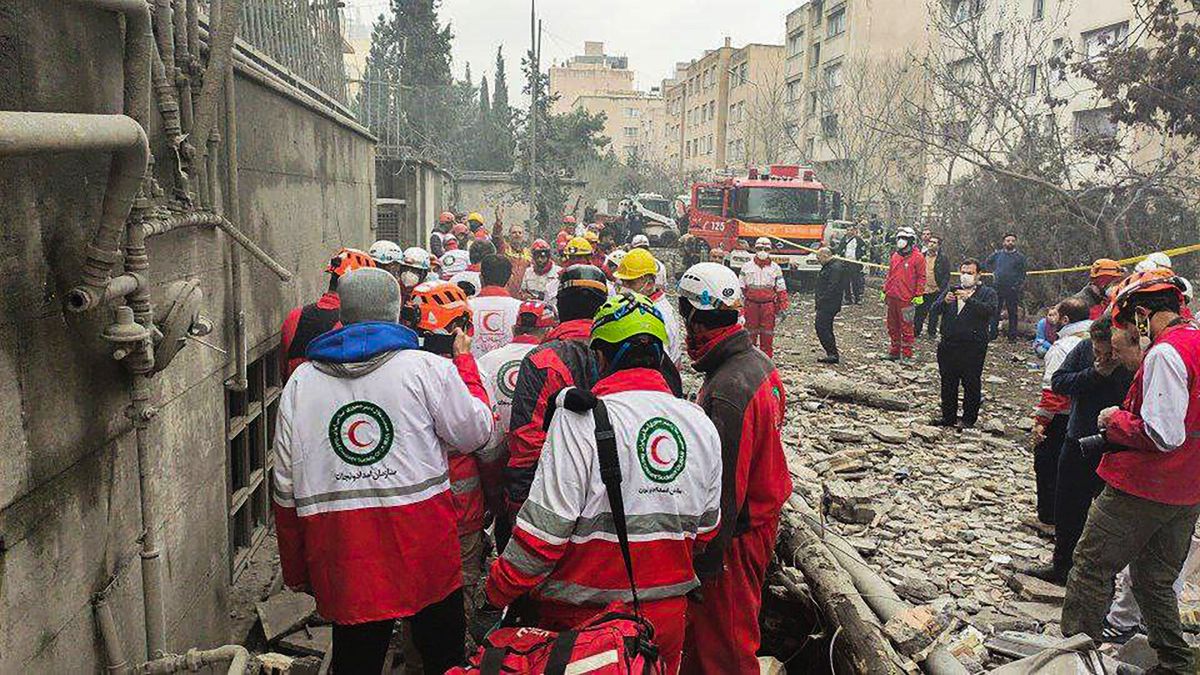 Raid israeliani su Teheran, uccisi il capo del Consiglio di Difesa Larijani e il leader delle guardie paramilitari Soleimani