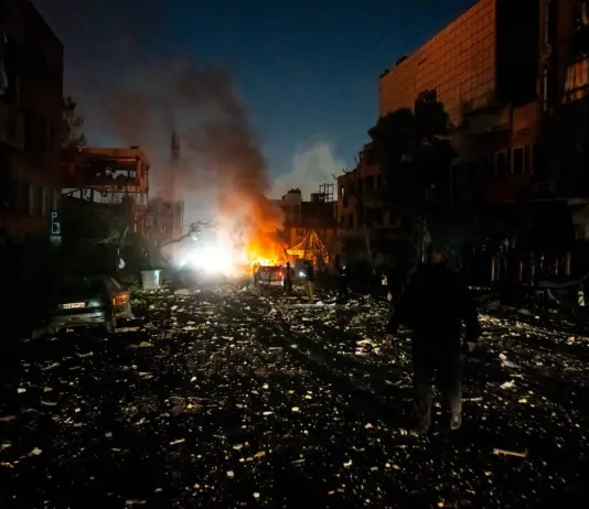 Nuovi attacchi incrociati tra Israele e Iran, Teheran “Chiare responsabilità Usa nella violazione della tregua”. Pasdaran pronti a operazioni su vasta scala