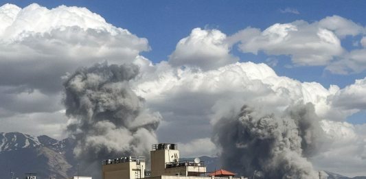 Raid aerei di Israele e Usa su basi Guardie rivoluzionarie in Iran. Teheran annuncia Zolghadr successore di Larijani