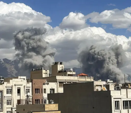 Hezbollah attacca Israele, risposta IDF provoca più di 30 morti. Da Teheran conferme su raid ai siti nucleari. Precipitati jet Usa in Kuwait