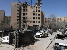 Nuovi raid israeliani in Libano su obiettivi di Hezbollah. Trump “Vogliamo entrare in Iran e ripulire tutto”. Colpita base Unifil, feriti caschi blu