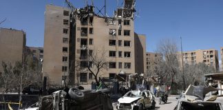 Nuovi raid israeliani in Libano su obiettivi di Hezbollah. Trump “Vogliamo entrare in Iran e ripulire tutto”. Colpita base Unifil, feriti caschi blu