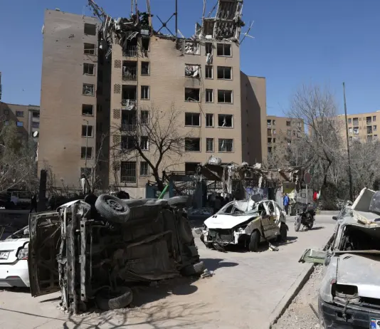 Iran, nuovi raid israeliani in Libano su obiettivi di Hezbollah. Droni da Teheran sui campi dell’opposizione curda