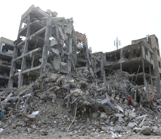 Bombardamenti sull’isola di Kharg, Trump “L’Iran liberi Hormuz o distruggerò le basi petrolifere”. Colpita l’ambasciata Usa a Baghdad. Raid israeliani in Libano