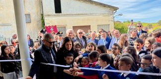 Todde inaugura un nuovo polo scolastico a Samugheo: “Investire per costruire un futuro”