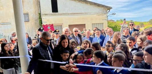 Todde inaugura un nuovo polo scolastico a Samugheo: “Investire per costruire un futuro”