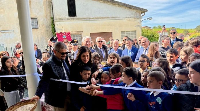 Todde inaugura un nuovo polo scolastico a Samugheo: “Investire per costruire un futuro”