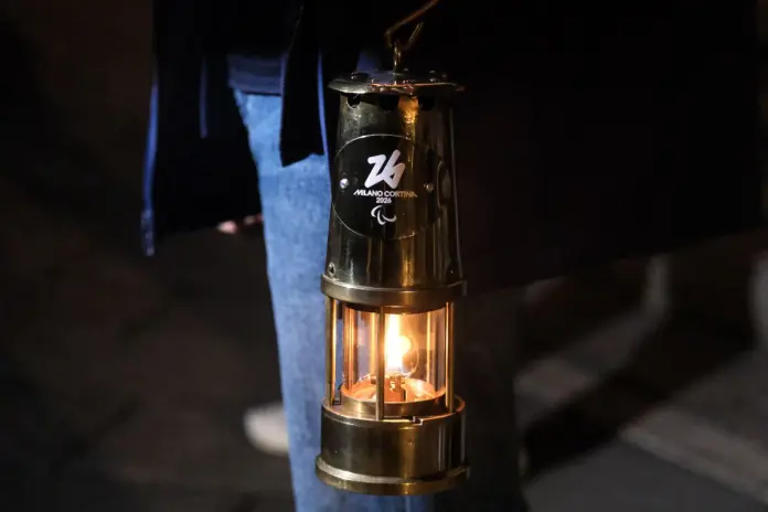 Torino, la torcia per le paralimpiadi invernali Milano Cortina 2026