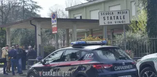 Insegnante di scuola media accoltellata da uno studente nel Bergamasco