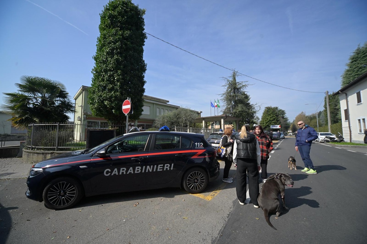 Insegnante di scuola media accoltellata da uno studente nel Bergamasco, è in gravi condizioni