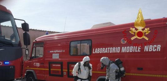 Fumi tossici in un magazzino nel Cagliaritano, una persona in ospedale