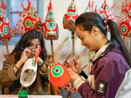 Cina: Anhui ospita tradizionale parata di lanterne a forma di pesce (2)