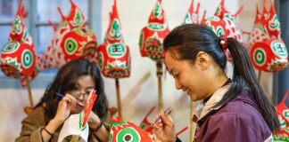 Cina: Anhui ospita tradizionale parata di lanterne a forma di pesce (2)