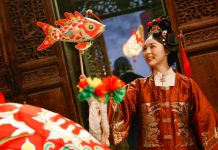 Cina: Anhui ospita tradizionale parata di lanterne a forma di pesce (3)