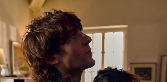 “Vacci piano”: il 13 marzo esce il nuovo singolo di Emma e Rkomi