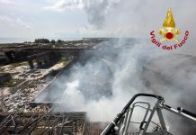 Catania, incendio in via Plaia: Vigili del Fuoco al lavoro tutta la notte