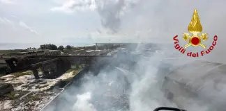 Catania, incendio in via Plaia: Vigili del Fuoco al lavoro tutta la notte