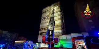Palermo, incendio in un palazzo in via Caduti dell’8 luglio 1960: nessuna persona coinvolta