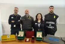 Hostess fermata all’aeroporto di Bergamo Orio al Serio con gioielli di lusso non dichiarati