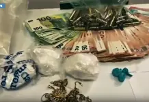 Staffetta della droga tra auto nel quartiere Primavalle di Roma, arrestati due pusher / Video