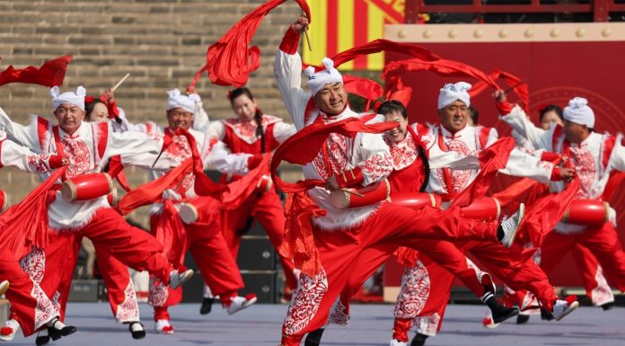 Cina: nell’antica città di Zhengding si svolge una gara nazionale di tamburi (1)