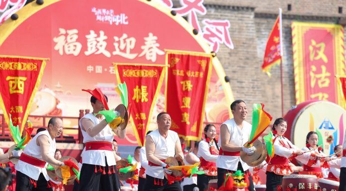 Cina: nell’antica città di Zhengding si svolge una gara nazionale di tamburi (2)