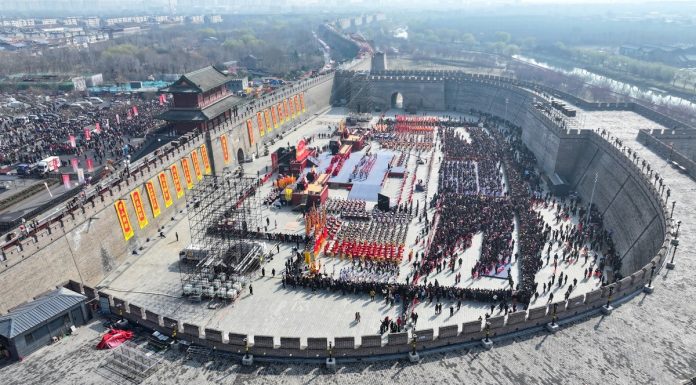 Cina: nell’antica città di Zhengding si svolge una gara nazionale di tamburi (3)