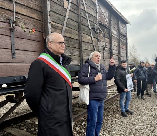Shoah, Gualteri ad Auschwitz: “Abisso in cui l’umanità può arrivare, non smarriamo la memoria” / Foto e Video