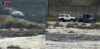 Auto si ribalta in un torrente nel Reggino, salvate due persone intrappolate / Video