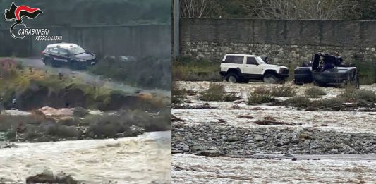 Auto si ribalta in un torrente nel Reggino, salvate due persone intrappolate / Video