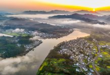 Cina: comincia la fioritura lungo il fiume Xin’an (1)