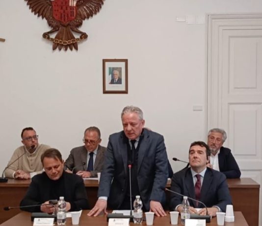 Anci Sicilia a Niscemi “Il nostro abbraccio al Comune, stop Imu e Tari per i cittadini colpiti dalla frana”