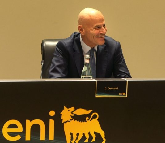 Eni, nel piano strategico 2026-2030 investimenti a 6 miliardi annui. Descalzi: “Tecnologie e strategia finanziaria i pilastri per crescita”