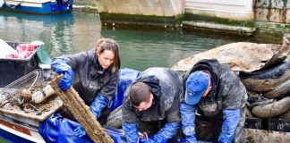Nuova immersione per i gondolieri sub che hanno raccolto circa 17 quintali di rifiuti