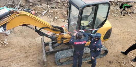 Lavori abusivi nel parco di La Maddalena, denuncia e sequestri