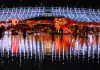 Cina: Pechino, spettacolo folkloristico sul fiume illumina la notte (1)