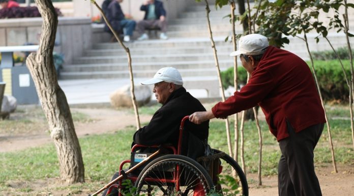 Cina istituirà sistema nazionale di assicurazione per assistenza a lungo termine