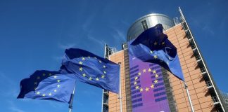 Cina: rapporto, imprese pronte ad aumentare investimenti in Ue nonostante gli ostacoli normativi