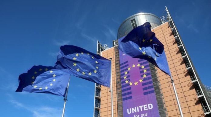 Cina: rapporto, imprese pronte ad aumentare investimenti in Ue nonostante gli ostacoli normativi