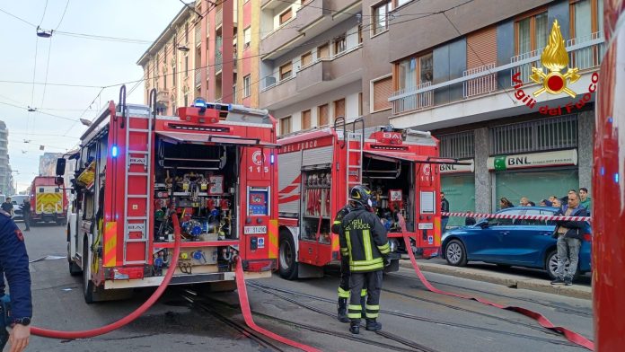 Incendio Milano Vigili del Fuoco