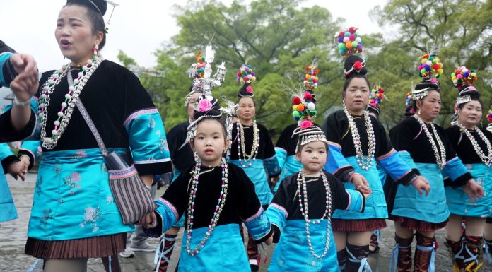 Cina: il Festival di Sama nel villaggio Dong celebra l’eroina del gruppo etnico locale (1)