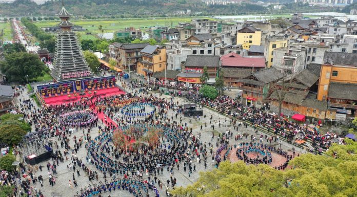Cina: il Festival di Sama nel villaggio Dong celebra l’eroina del gruppo etnico locale (2)