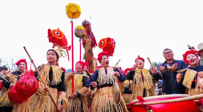Cina: il Festival di Sama nel villaggio Dong celebra l’eroina del gruppo etnico locale (3)