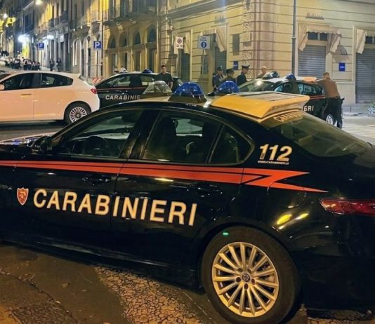 Minaccia di far esplodere la casa dopo l’aggressione alla fidanzata, arrestato un 23enne a Napoli