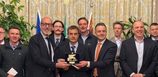 Encomi per l’equipaggio della nave traghetto Actv che salvò un naufrago a Lido San Nicolò