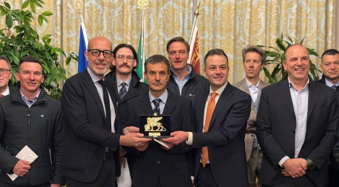 Encomi per l’equipaggio della nave traghetto Actv che salvò un naufrago a Lido San Nicolò