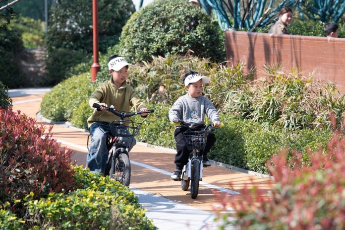 b9fda069-0b73-4e96-8fb4-bb352aaaa86a