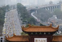 Cina: Hubei, le foto della maratona di Wuhan (1)