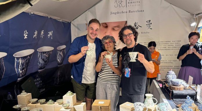Cina: Jingdezhen, artista spagnolo fonde arte ceramica cinese e spagnola (1)
